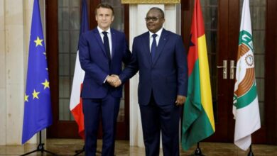 Le Président français Emmanuel Macron et le Président bissau-guinéen, Umaro Sissoco Embalo