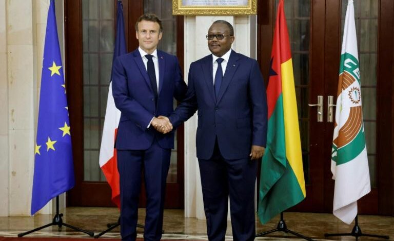 Le Président français Emmanuel Macron et le Président bissau-guinéen, Umaro Sissoco Embalo