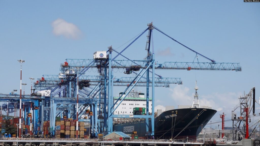 Vue partielle du port de Mombasa, au Kenya