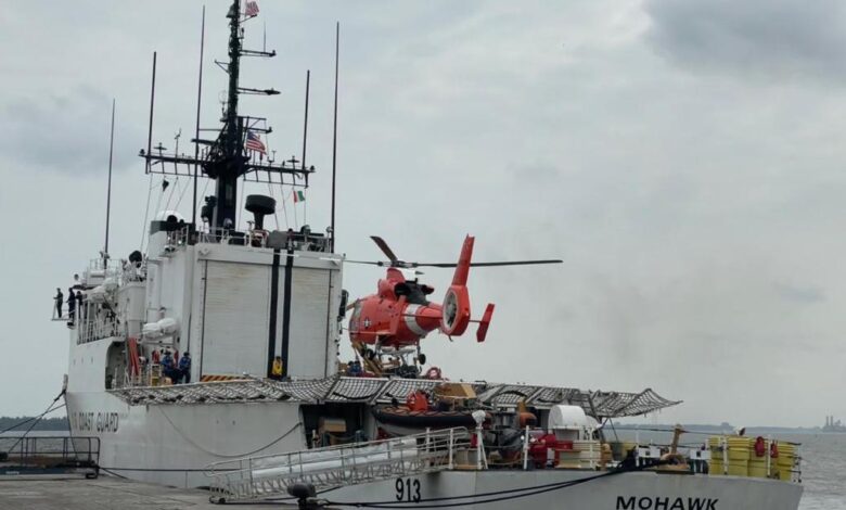 Le navire des garde-côtes américain, USCGC Mohawk (WMEC 913)