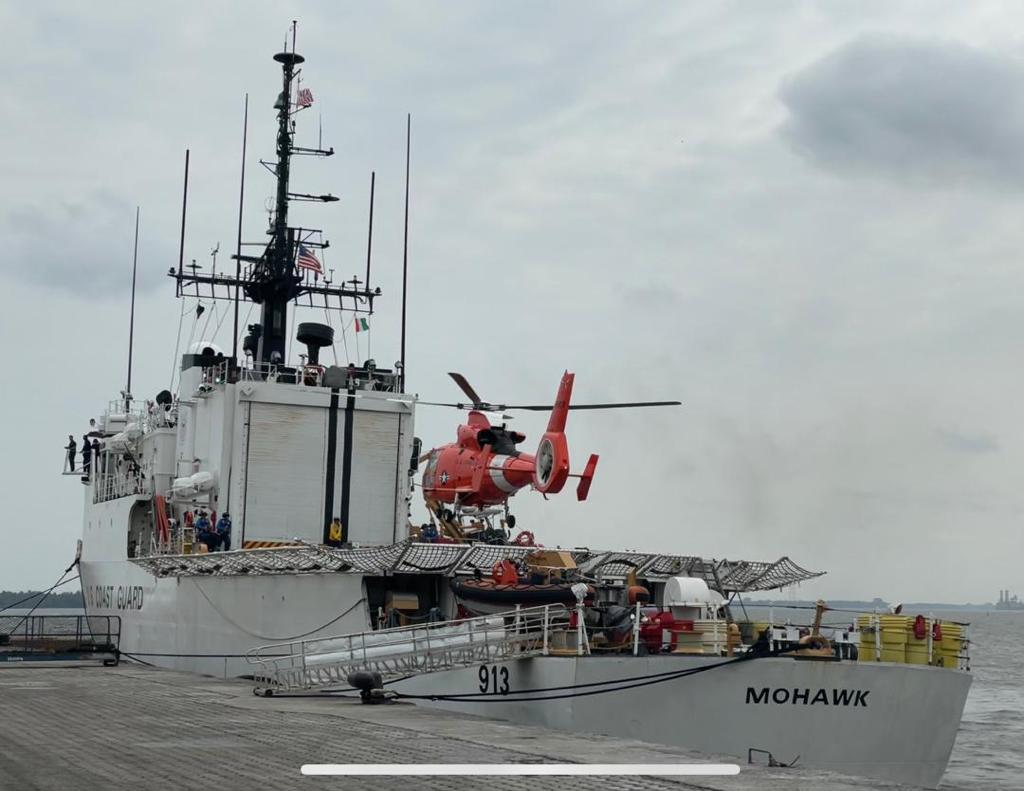 Le navire des garde-côtes américain, USCGC Mohawk (WMEC 913)