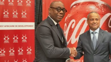 Messieurs Serge EKUE, Président de la Banque Ouest Africaine de Développement (BOAD) et Gilles GUERARD, Président du Conseil d’Administration de la société Coca-Cola Donga Bottling Company SA (CCDBC SA)