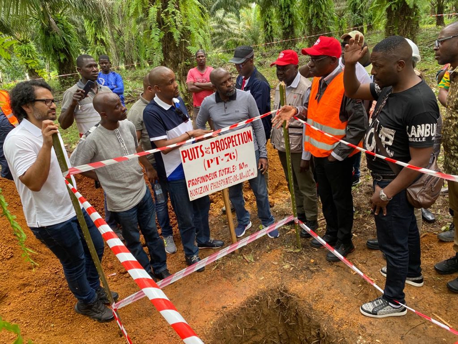 Visite de la délégation sud africaine sur le site de phosphates d'Éboinda