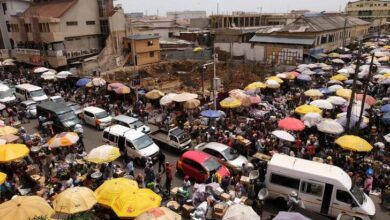 Une vue générale du marché de Makola, l'un des plus grands centres commerciaux du pays à Accra, Ghana