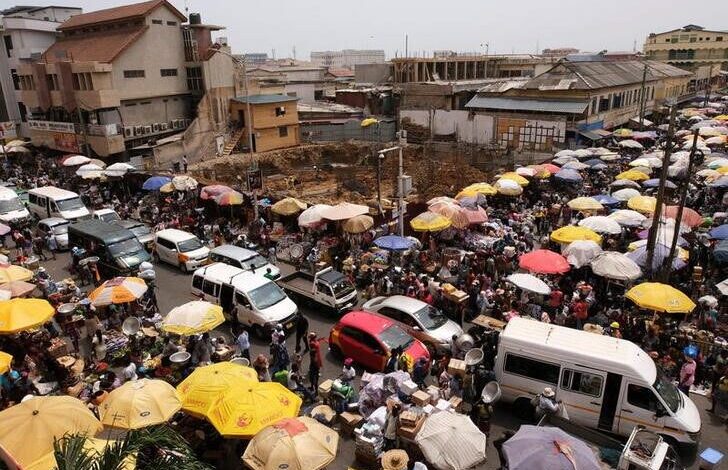 Une vue générale du marché de Makola, l'un des plus grands centres commerciaux du pays à Accra, Ghana