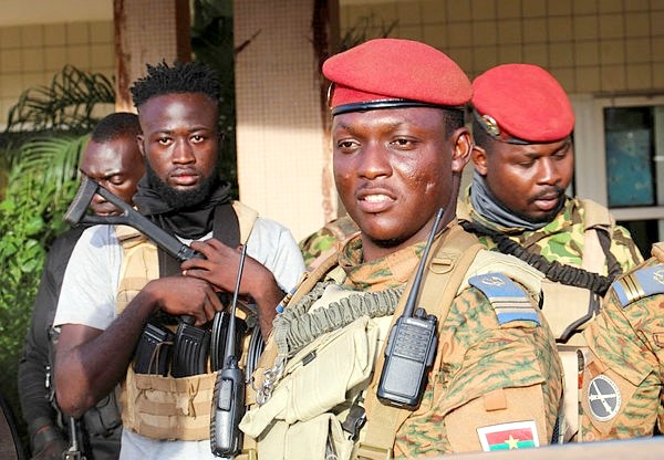 Le capitaine de l'armée Ibrahim Traoré comme président de transition du Burkina-Faso