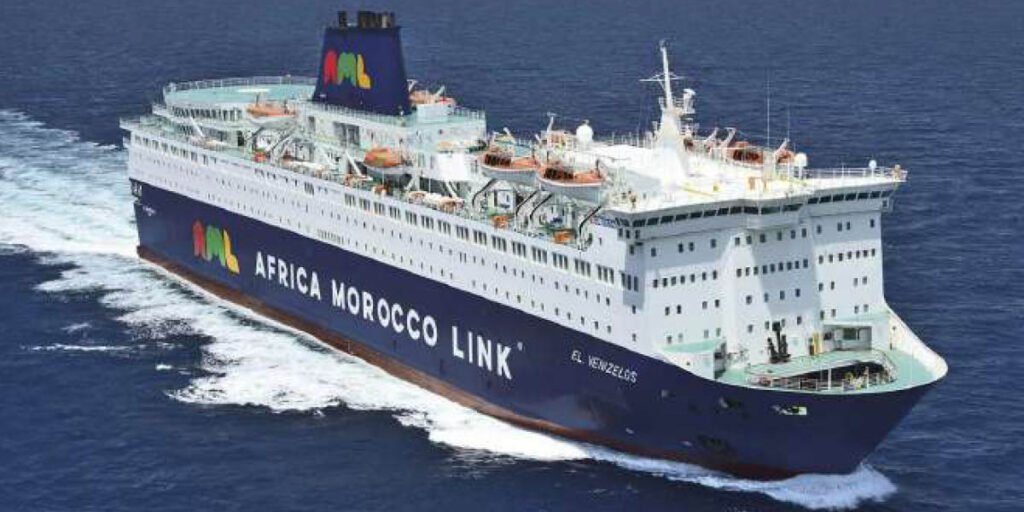 transport maritime: un navire de Africa Morocco Link