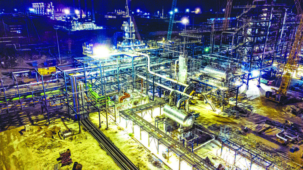 La raffinerie Dangote, la plus grande usine de raffinage de pétrole d'Afrique, est située à Lagos