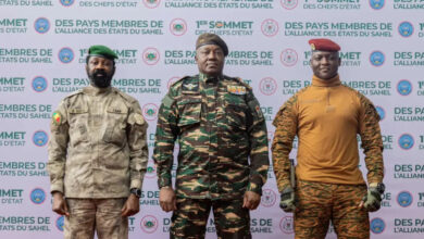 les trois chefs d'État à savoir le président du Burkina Faso, le capitaine Ibrahim Traoré, celui du Mali, Assimi Goïta et le président nigérien, le général Tchani