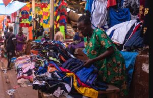 Vente de fripe en Afrique