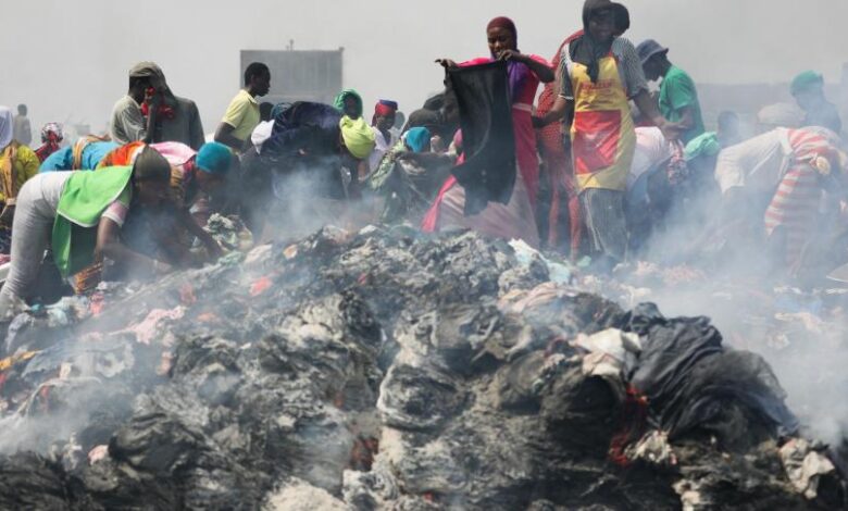 Un incendie a réduit en cendres le principal marché de vente de vêtements de seconde main (friperie) du Ghana, situé à Accra