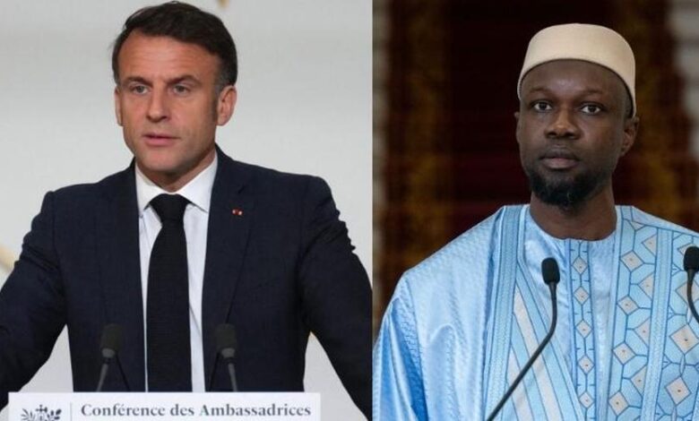 Le président français Emmanuel Macron et le Premier ministre sénégalais Ousmane Sonko