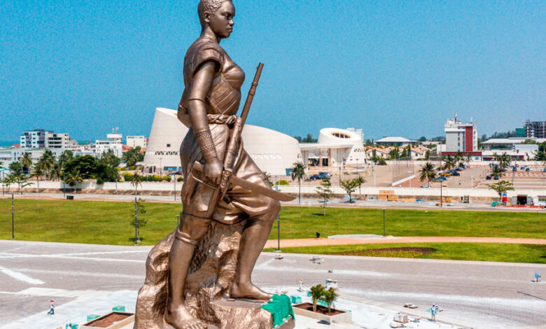 Monument Amazone à Cotonou au Bénin