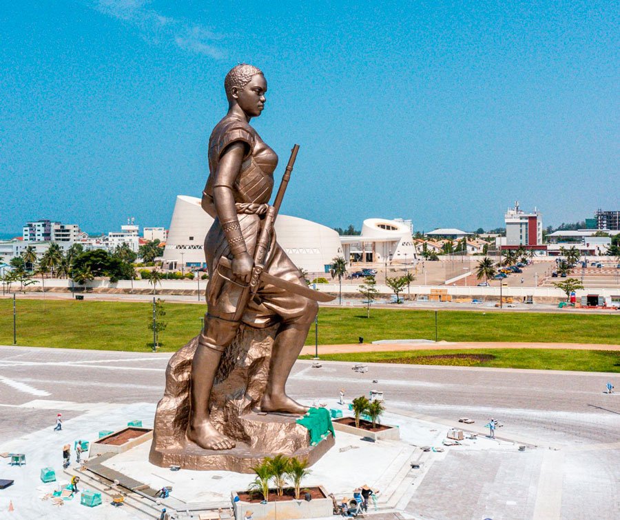 Monument Amazone à Cotonou au Bénin